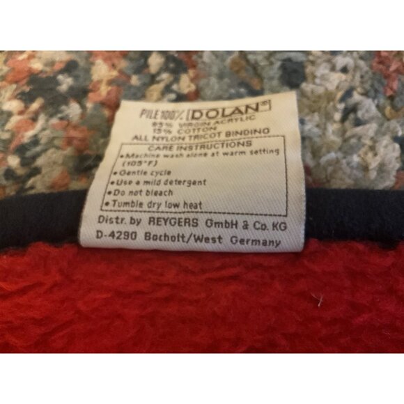 Reygers Red/Black Throw Blanket Pattern of Scottish Terriers Houndstooth Border - Picture 5 of 8